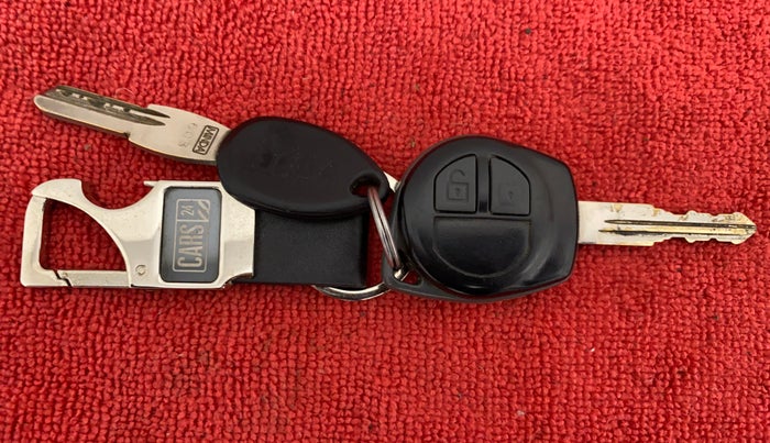 2013 Maruti Swift ZXI D, Petrol, Manual, 60,389 km, Key Close Up