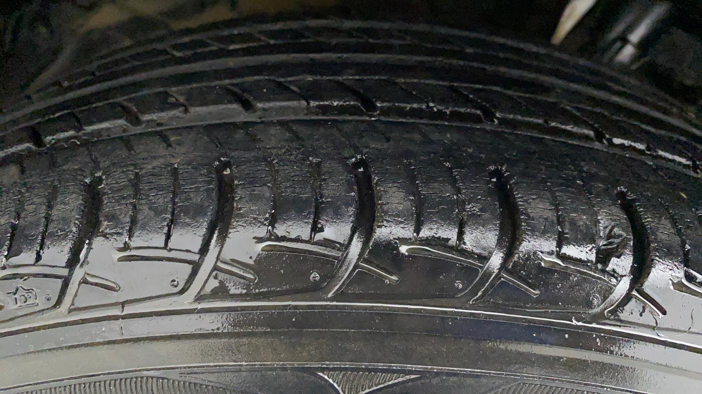 2013 Maruti Swift ZXI D, Petrol, Manual, 60,389 km, Right Rear Tyre Tread