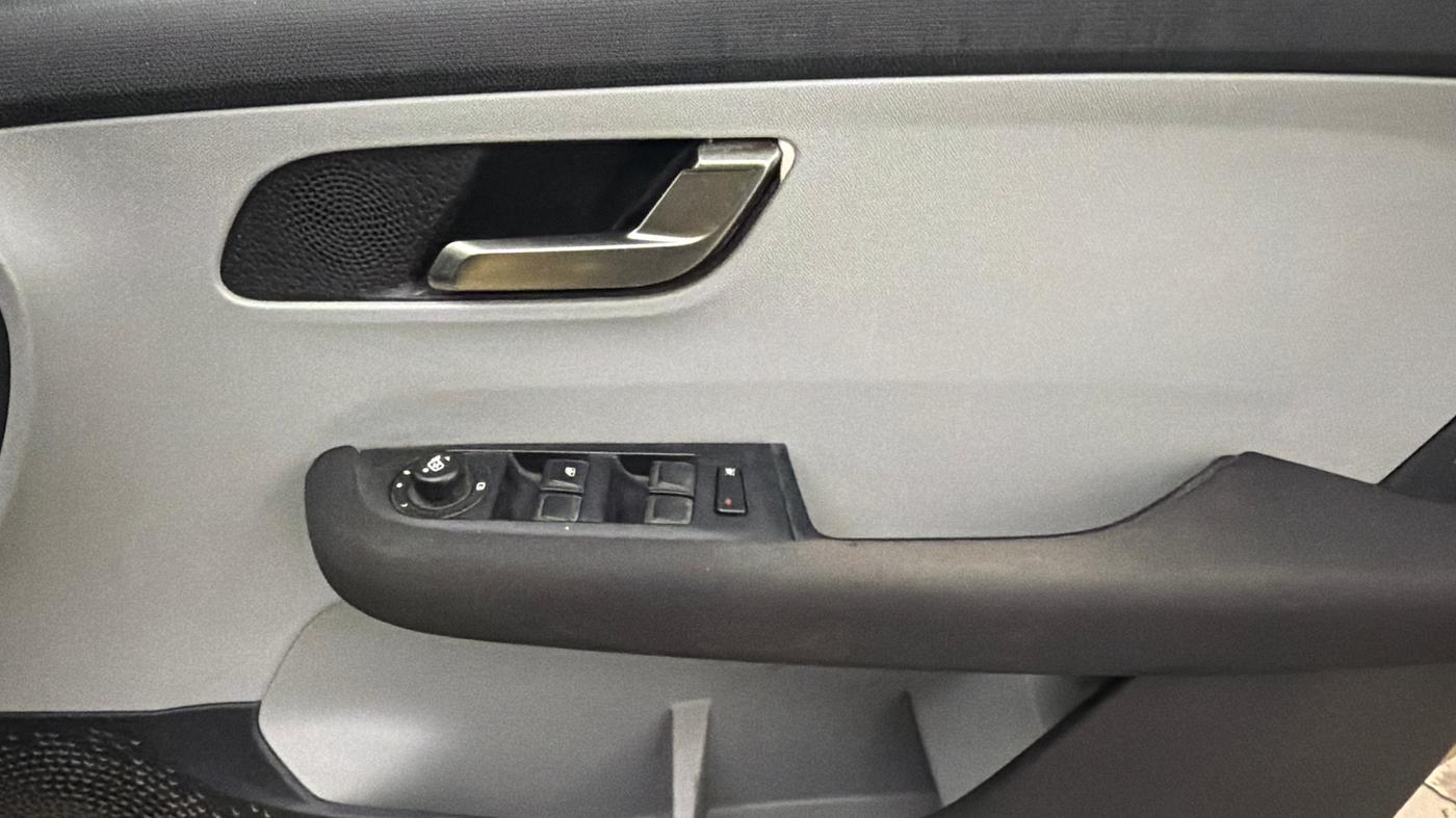 2020 Tata ALTROZ XZ PETROL, Petrol, Manual, 64,354 km, Driver Side Door Panels Control