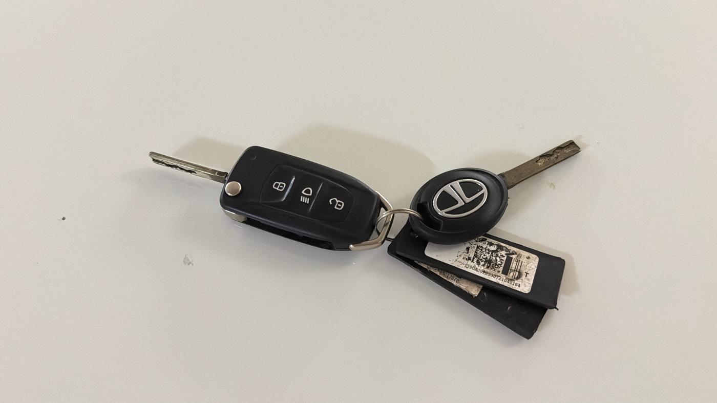2021 Tata NEXON XM SUNROOF PETROL, Petrol, Manual, 24,527 km, Key Close Up
