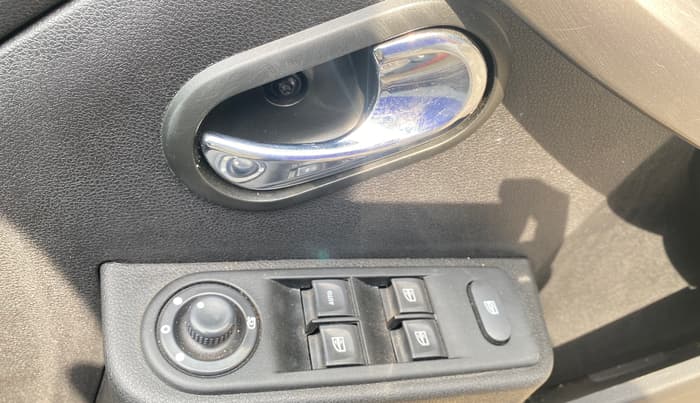 2021 Renault Duster RXZ 1.3 TURBO PETROL MT, Petrol, Manual, 2,544 km, Driver Side Door Panels Control