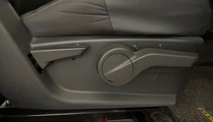 2022 Mahindra Thar LX HARD TOP 4WD MT, Diesel, Manual, 47,433 km, Driver Side Adjustment Panel