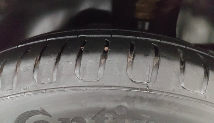 2017 Hyundai Creta SX PLUS 1.6 DIESEL, Diesel, Manual, 1,20,845 km, Left Rear Tyre Tread