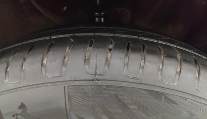 2017 Hyundai Creta SX PLUS 1.6 DIESEL, Diesel, Manual, 1,20,845 km, Right Front Tyre Tread
