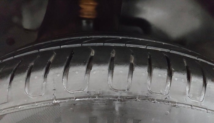 2017 Hyundai Creta SX PLUS 1.6 DIESEL, Diesel, Manual, 1,20,845 km, Right Rear Tyre Tread