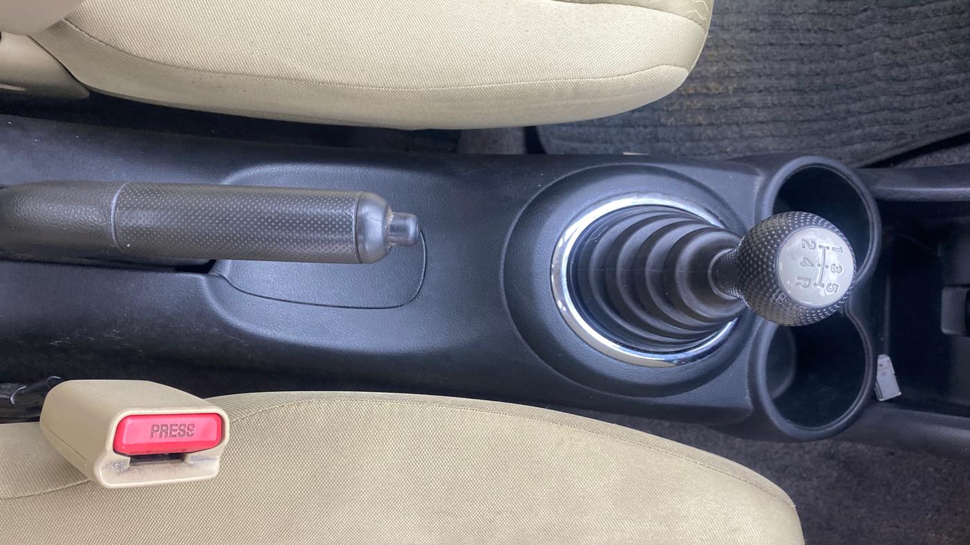 2014 Honda Amaze 1.2L I-VTEC S, Petrol, Manual, 75,439 km, Gear Lever