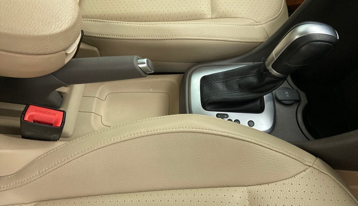 2021 Volkswagen Vento HIGHLINE 1.0L TSI AT, Petrol, Automatic, 16,565 km, Gear Lever
