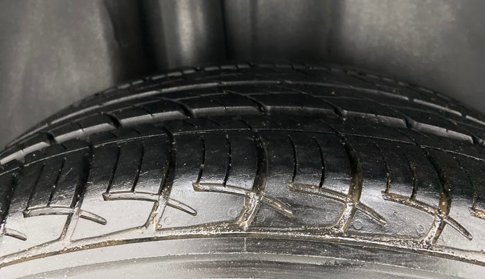 2021 Volkswagen Vento HIGHLINE 1.0L TSI AT, Petrol, Automatic, 16,565 km, Right Rear Tyre Tread