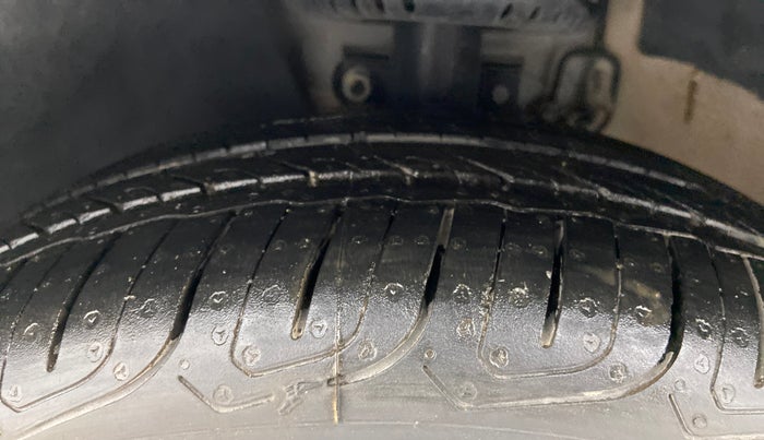 2021 Volkswagen Vento HIGHLINE 1.0L TSI AT, Petrol, Automatic, 16,565 km, Left Front Tyre Tread