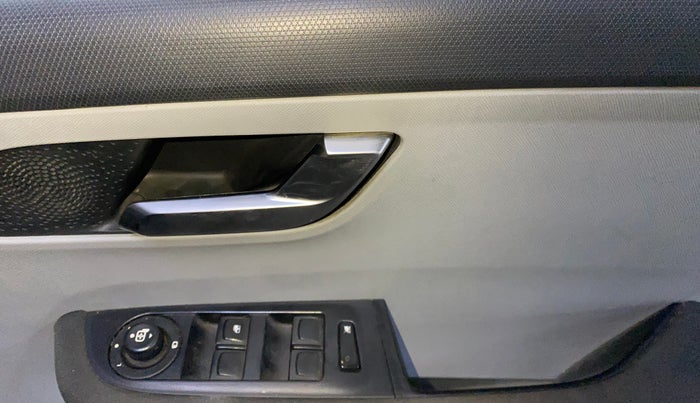 2021 Tata ALTROZ XZ PETROL, Petrol, Manual, 52,564 km, Driver Side Door Panels Control