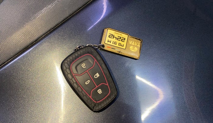 2021 Tata ALTROZ XZ PETROL, Petrol, Manual, 52,564 km, Key Close Up