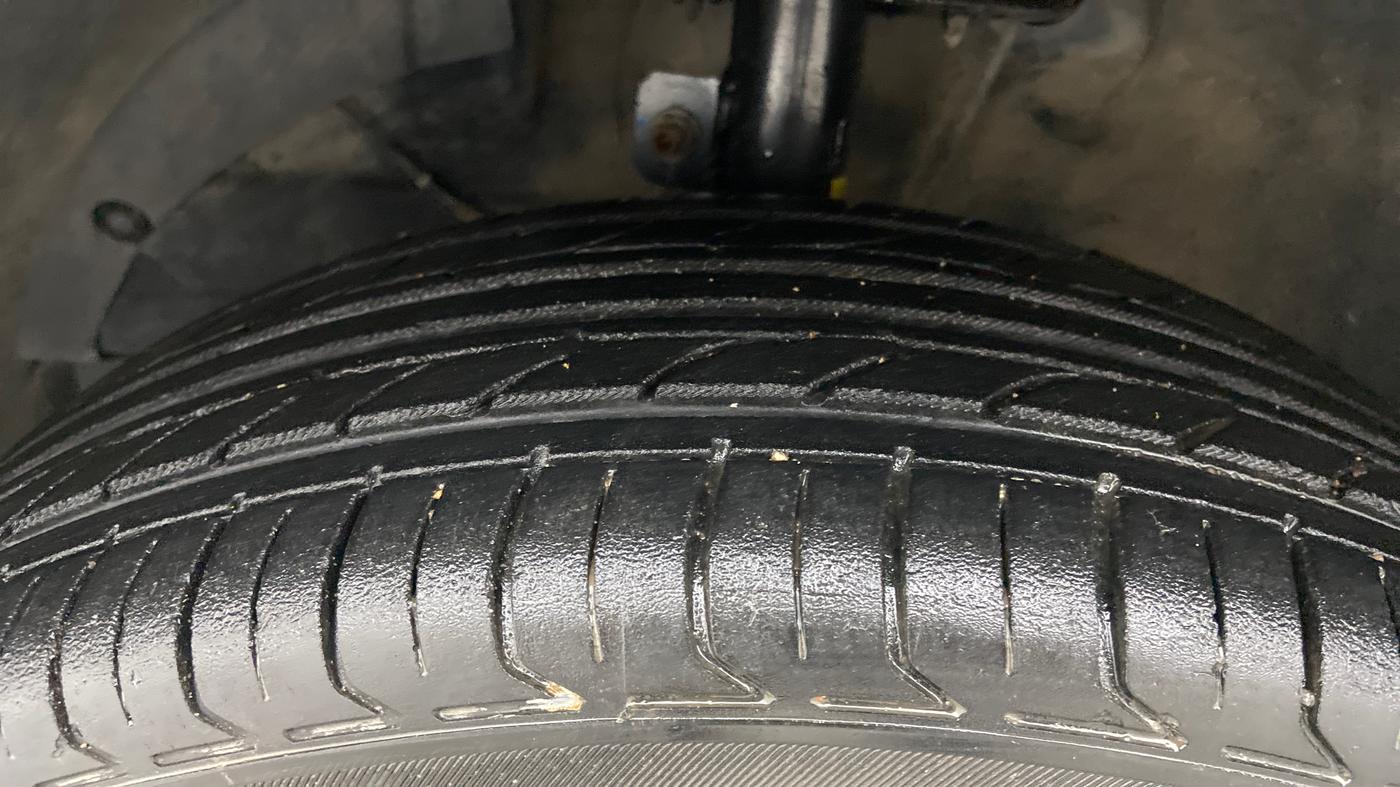 2016 Maruti Baleno DELTA PETROL 1.2, Petrol, Manual, 89,422 km, Left Front Tyre Tread