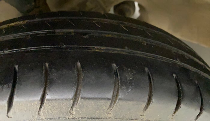 2018 Maruti Alto 800 LXI, CNG, Manual, 67,680 km, Left Front Tyre Tread