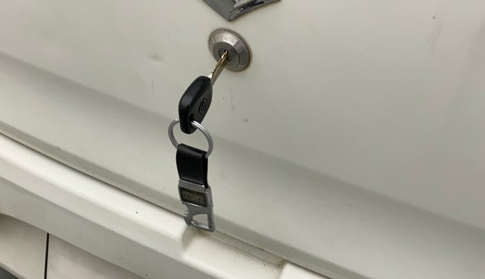 2018 Maruti Alto 800 LXI, CNG, Manual, 67,680 km, Lock system - Boot door not opening through lever