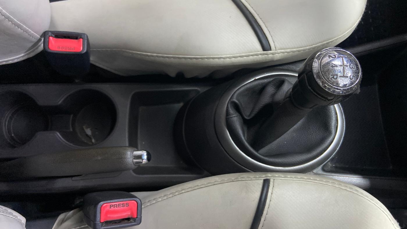 2013 Hyundai i20 SPORTZ 1.2, Petrol, Manual, 87,241 km, Gear Lever