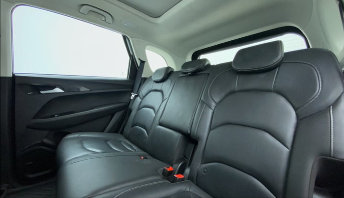 2019 MG HECTOR SHARP DCT PETROL, CNG, Automatic, 58,575 km, Right Side Rear Door Cabin