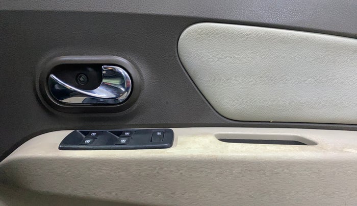 2015 Renault Lodgy 110 PS RXZ 7 STR, Diesel, Manual, 85,293 km, Driver Side Door Panels Control