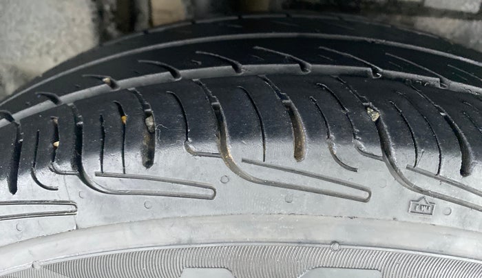 2017 Maruti Dzire VDI, Diesel, Manual, 88,493 km, Right Rear Tyre Tread