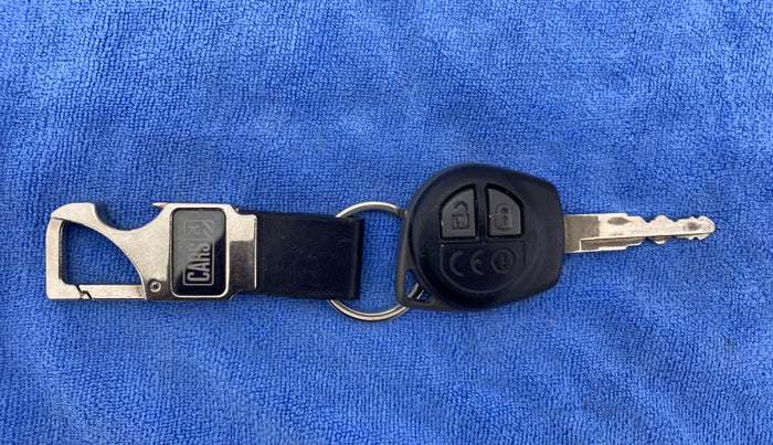 2017 Maruti Dzire VDI, Diesel, Manual, 88,493 km, Key Close Up