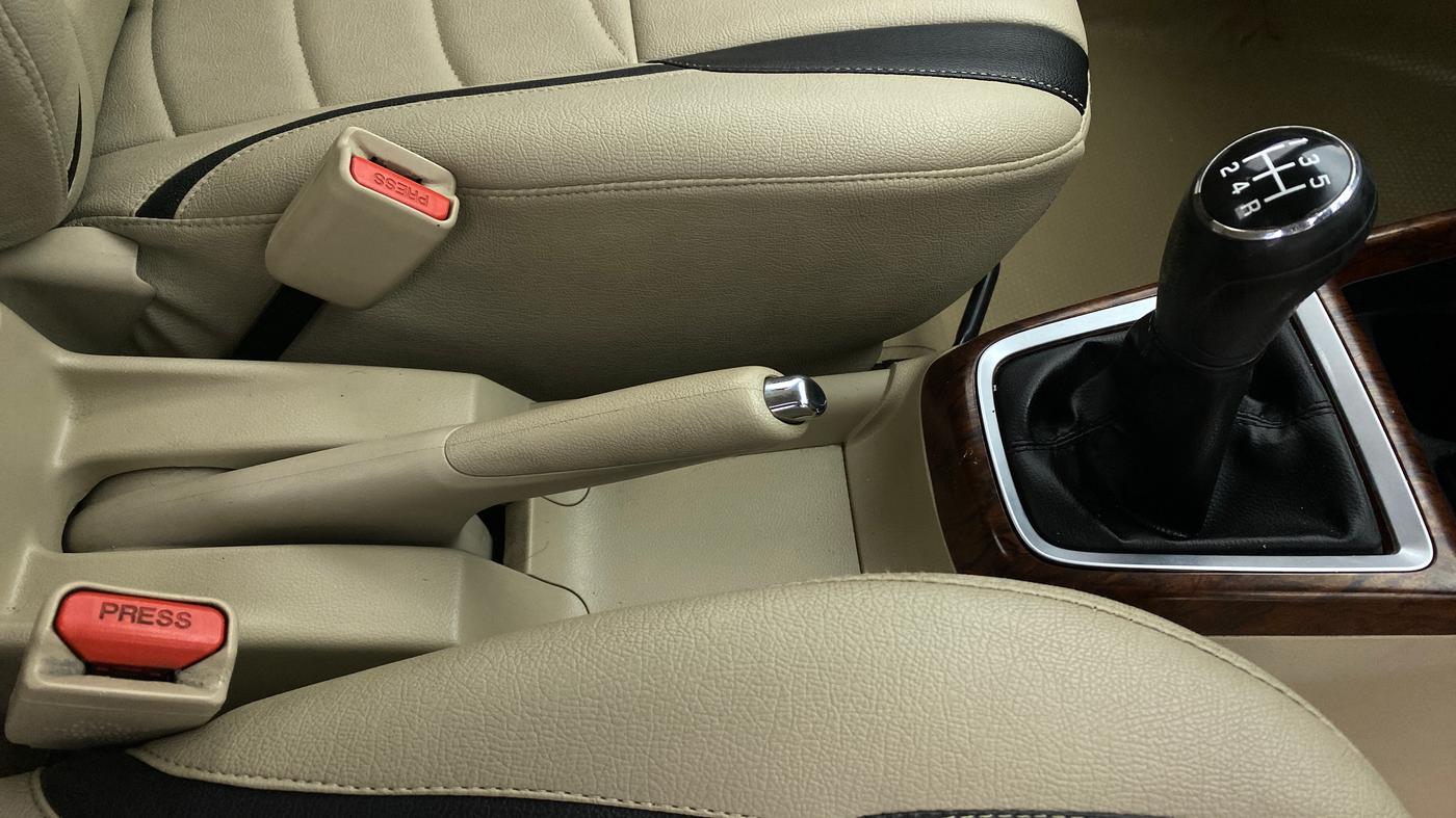 2017 Maruti Dzire VDI, Diesel, Manual, 88,493 km, Gear Lever