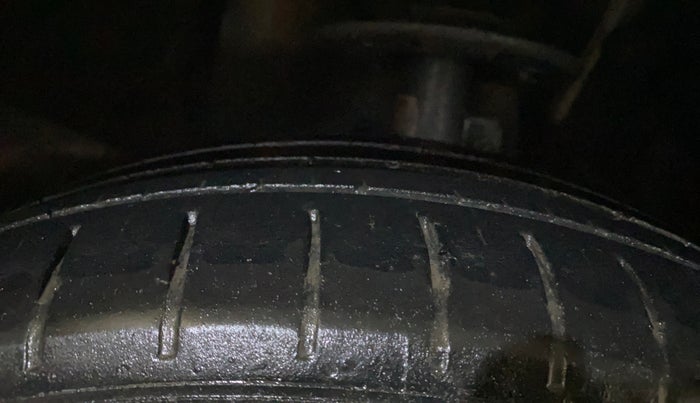 2023 Maruti Baleno  ZETA CNG 1.2L, CNG, Manual, 70,473 km, Right Front Tyre Tread