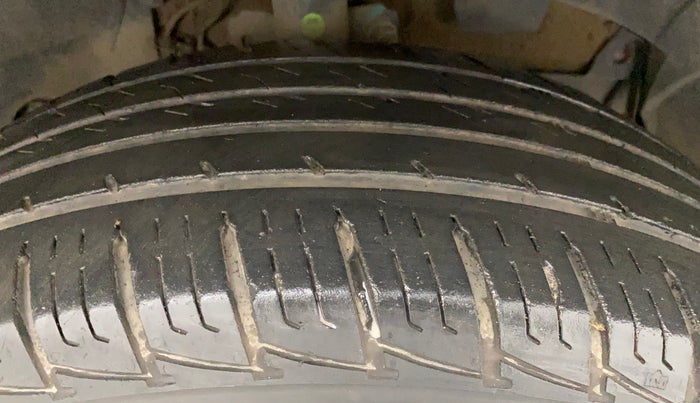 2017 Renault Duster RXS CVT, Petrol, Automatic, 34,889 km, Right Front Tyre Tread