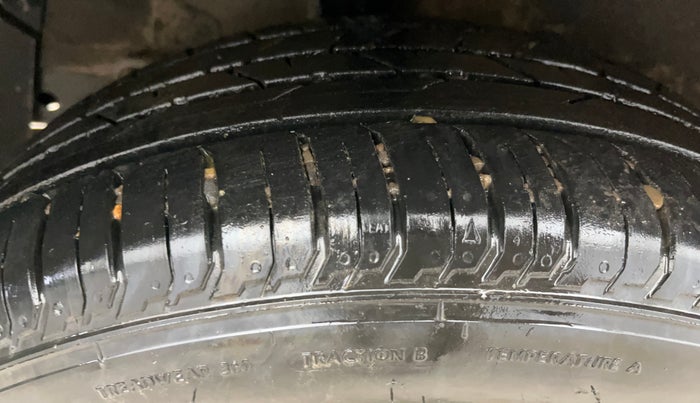 2022 Hyundai NEW I20 SPORTZ 1.2 MT, Petrol, Manual, 38,795 km, Right Rear Tyre Tread