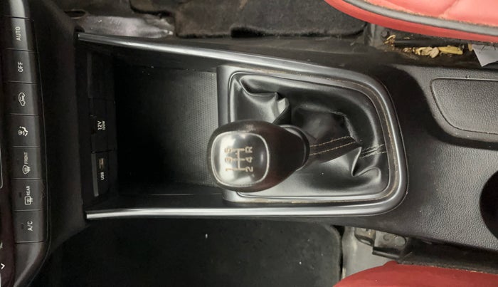 2022 Hyundai NEW I20 SPORTZ 1.2 MT, Petrol, Manual, 38,795 km, Gear Lever