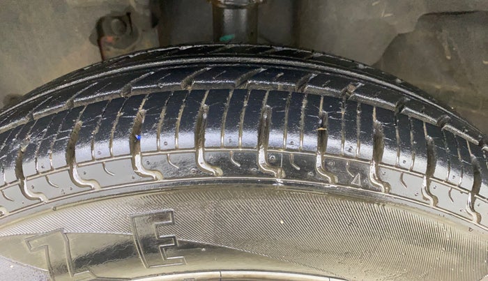 2018 Renault Kwid RXT 1.0 AMT (O), Petrol, Automatic, 5,583 km, Left Front Tyre Tread