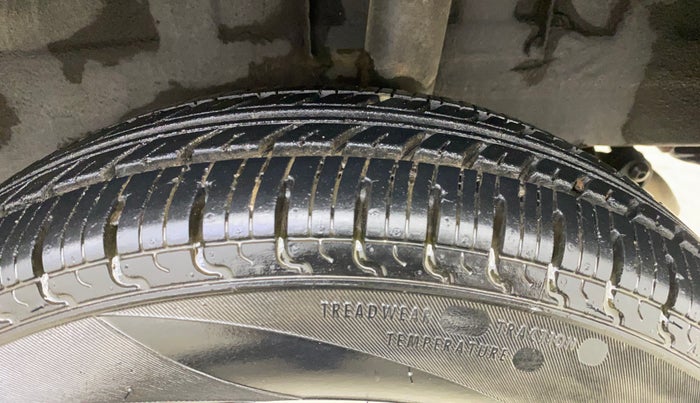 2018 Renault Kwid RXT 1.0 AMT (O), Petrol, Automatic, 5,583 km, Left Rear Tyre Tread