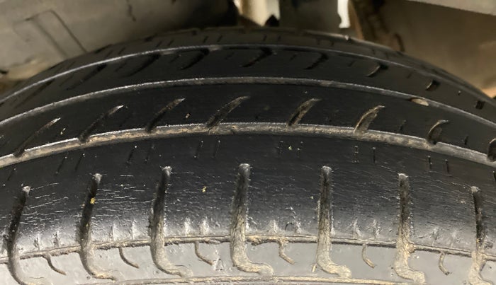 2011 Hyundai Santro Xing GL PLUS, Petrol, Manual, 79,501 km, Right Rear Tyre Tread