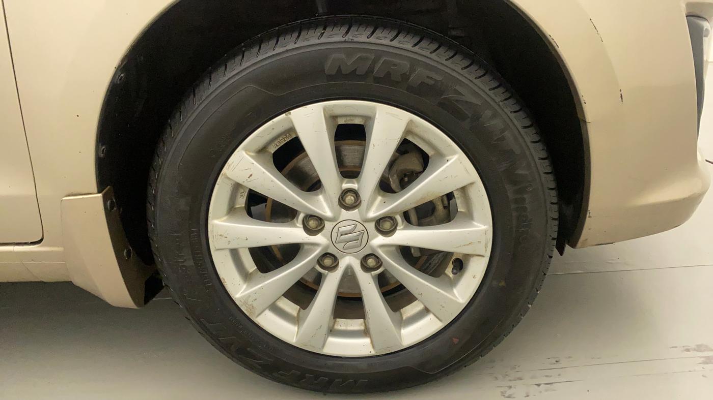 2015 Maruti Ertiga ZXI, Petrol, Manual, 48,427 km, Right Front Wheel
