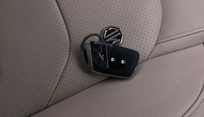 2022 MG HECTOR SHARP PRO 1.5 TURBO MT PETROL, Petrol, Manual, 13,094 km, Key Close Up