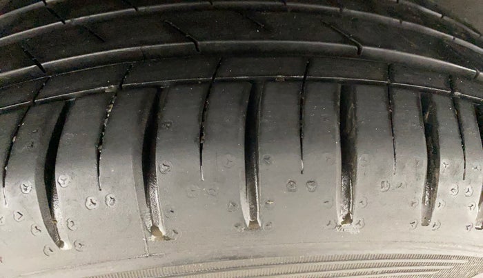 2022 MG HECTOR SHARP PRO 1.5 TURBO MT PETROL, Petrol, Manual, 13,094 km, Left Rear Tyre Tread