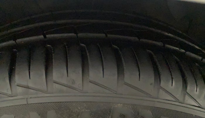 2022 Hyundai GRAND I10 NIOS SPORTZ 1.2 KAPPA VTVT CNG, CNG, Manual, 28,444 km, Right Front Tyre Tread