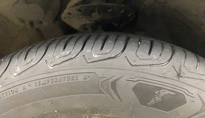 2015 Honda Jazz 1.5L I-DTEC VX, Diesel, Manual, 1,22,998 km, Right Front Tyre Tread