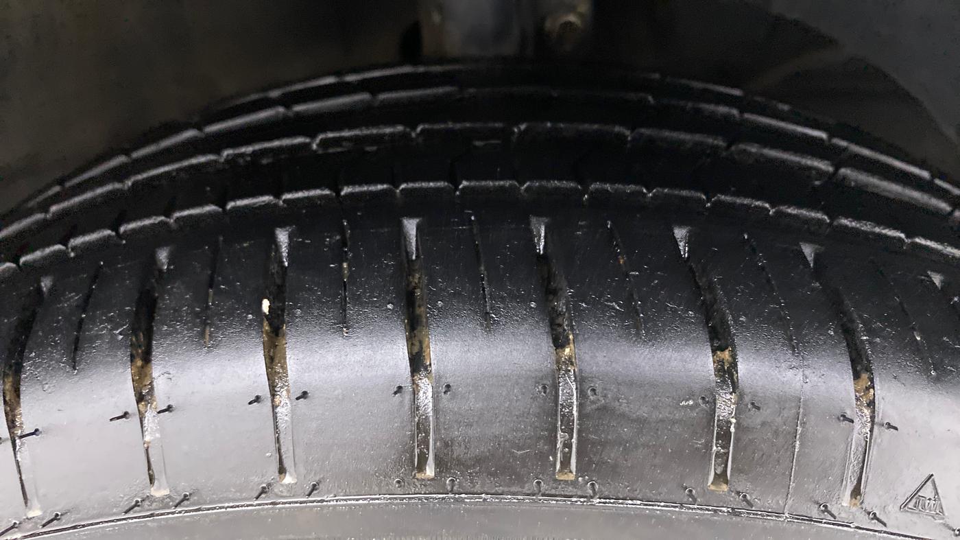 2018 Maruti Baleno ALPHA CVT PETROL 1.2, Petrol, Automatic, 40,113 km, Right Front Tyre Tread
