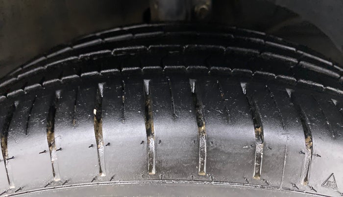 2018 Maruti Baleno ALPHA CVT PETROL 1.2, Petrol, Automatic, 40,113 km, Right Front Tyre Tread