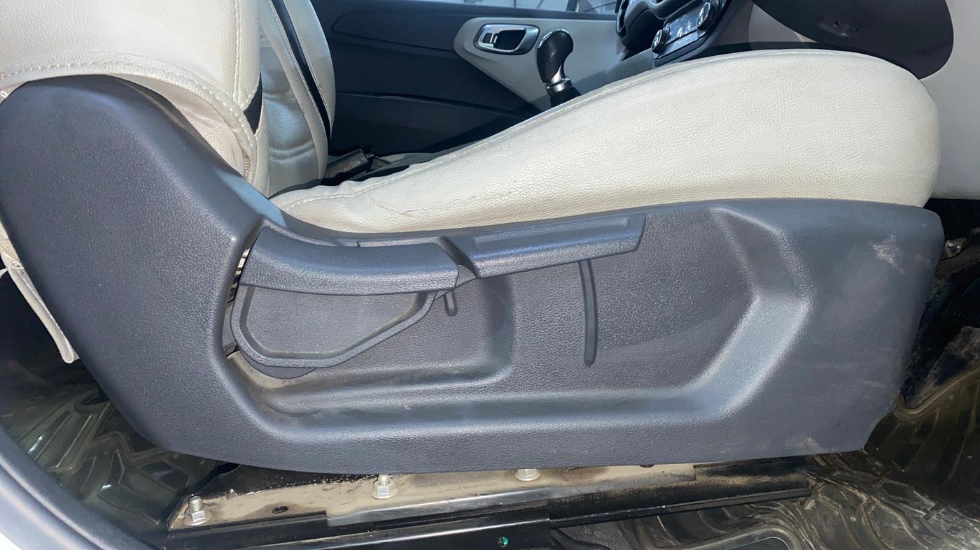 2020 Hyundai GRAND I10 NIOS SPORTZ 1.2 KAPPA VTVT CNG, CNG, Manual, 57,683 km, Driver Side Adjustment Panel