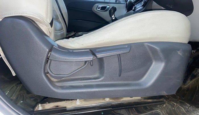 2020 Hyundai GRAND I10 NIOS SPORTZ 1.2 KAPPA VTVT CNG, CNG, Manual, 57,683 km, Driver Side Adjustment Panel