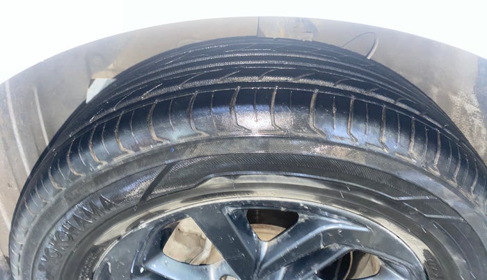 2020 Hyundai GRAND I10 NIOS SPORTZ 1.2 KAPPA VTVT CNG, CNG, Manual, 57,683 km, Left Front Tyre Tread