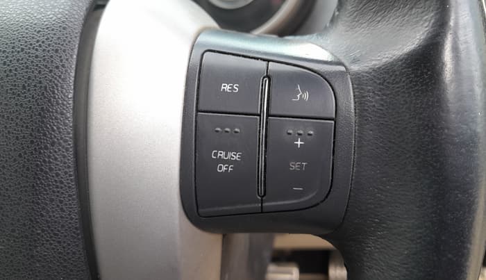 2015 Mahindra XUV500 W10, Diesel, Manual, 1,13,300 km, Adaptive Cruise Control