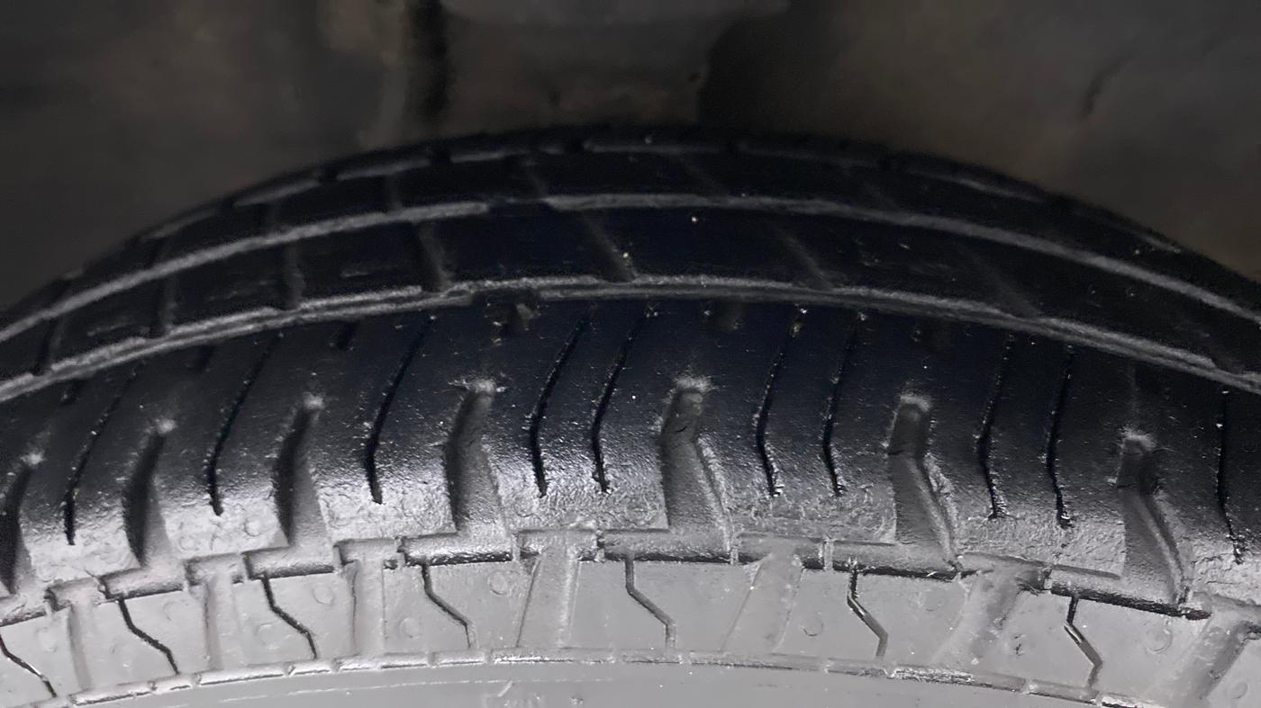 2012 Maruti Alto 800 LXI, Petrol, Manual, 37,850 km, Right Front Tyre Tread