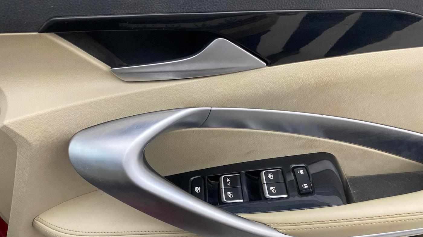 2021 MG HECTOR SHARP 2.0 DIESEL DUAL TONE, Diesel, Manual, 93,557 km, Driver Side Door Panels Control