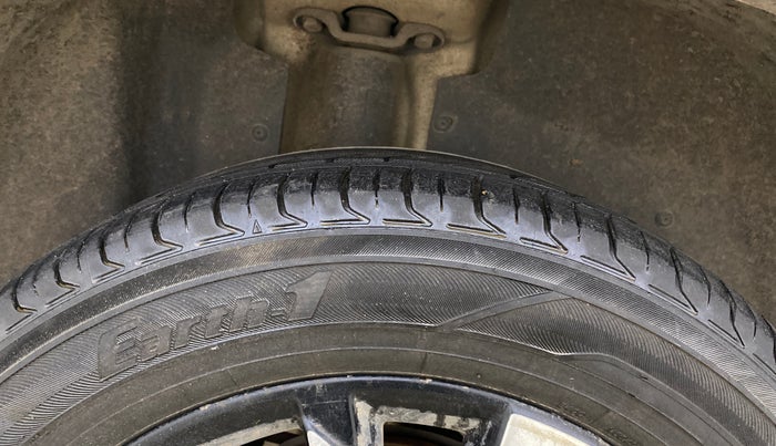 2020 MG HECTOR PLUS SMART 2.0 DIESEL TURBO MT 6-STR, Diesel, Manual, 1,42,262 km, Right Rear Tyre Tread