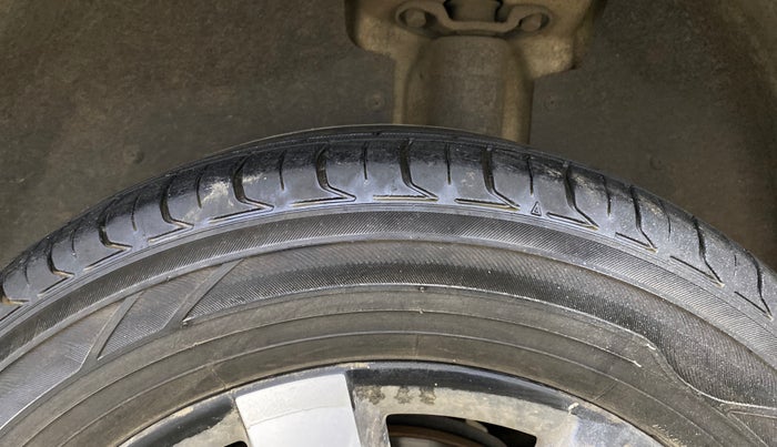 2020 MG HECTOR PLUS SMART 2.0 DIESEL TURBO MT 6-STR, Diesel, Manual, 1,42,262 km, Left Rear Tyre Tread