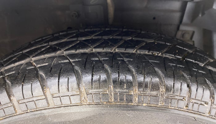 2011 Maruti Swift VDI, Diesel, Manual, 93,268 km, Right Front Tyre Tread