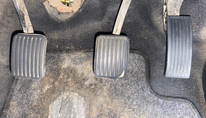 2015 Hyundai Xcent SX 1.2 (O), Petrol, Manual, 1,12,695 km, Pedals