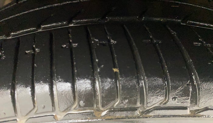 2015 Hyundai Xcent SX 1.2 (O), Petrol, Manual, 1,12,695 km, Left Front Tyre Tread