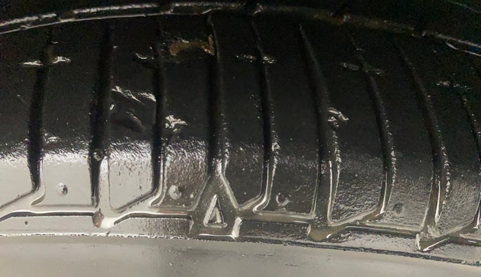 2015 Hyundai Xcent SX 1.2 (O), Petrol, Manual, 1,12,695 km, Right Front Tyre Tread